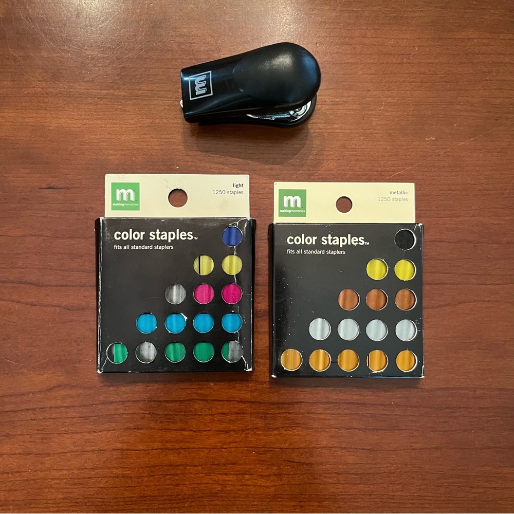 MAKING MEMORIES Mini Stapler with 2 packs of staples